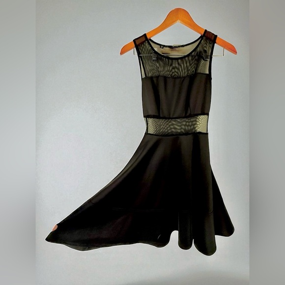 Black Mesh Panel Fit & Flare Dress XS Guess Los Angeles - Picture 1 of 10